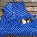 Kékfestő kötény és kesztyű - Margarétás mintával