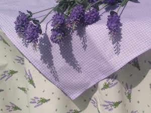 Levendulás asztalterítő - csokros levendula mintás