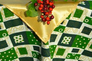 Karácsonyi asztalterítő zöld - csomag mintás terítő