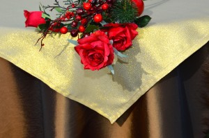 Karácsonyi asztalterítő barna - arany lurex középpel