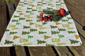 Karácsonyi asztali futó - zöld fenyős, krém (140x40)
