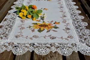 Napraforgós asztali futó fehér - csipkés szélű 90x40cm