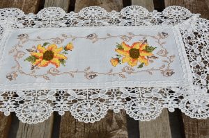 Napraforgós terítő - csipkés szélű 45x30