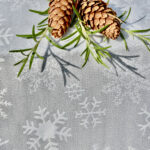 Karácsonyi abrosz - ezüst fehér hópelyhes