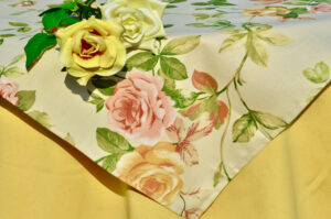 Asztalterítő sárga - Anglia rózsája garnitúra