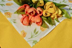 Asztalterítő garnitúra - Aliz sárga tulipánjai