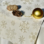Hópelyhes karácsonyi futó - fehér, arany lurex 175x30