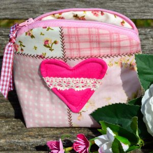 Neszeszer - rózsaszín patchworkos pipere
