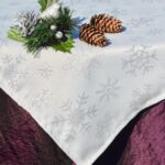 Karácsonyi terítő padlizsán - hópelyhes lurex középpel
